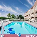 Baymont By Wyndham Kalamazoo East 