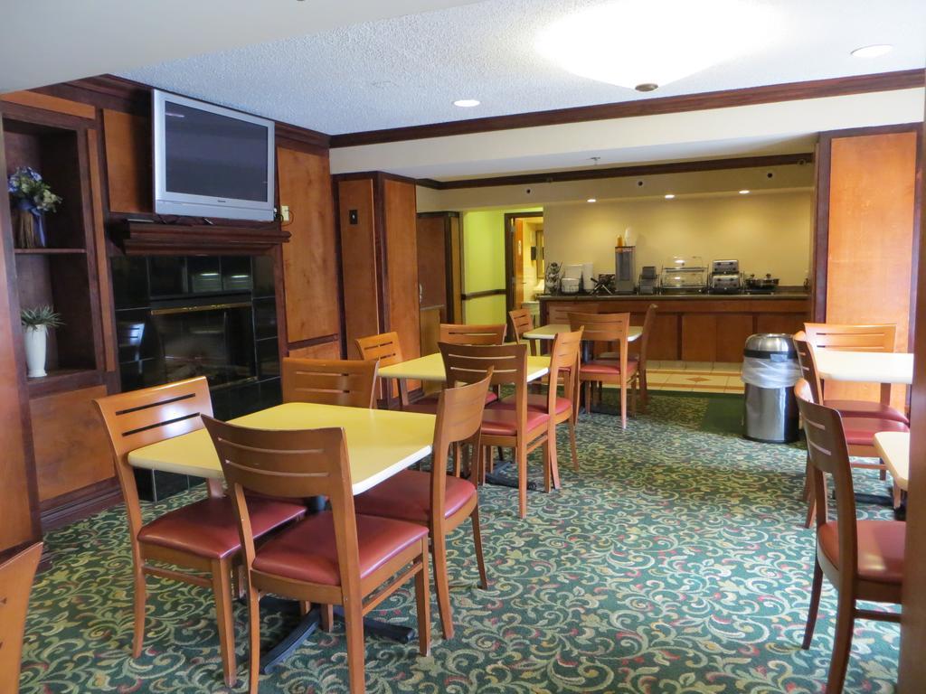 Baymont By Wyndham East Hotel 3*